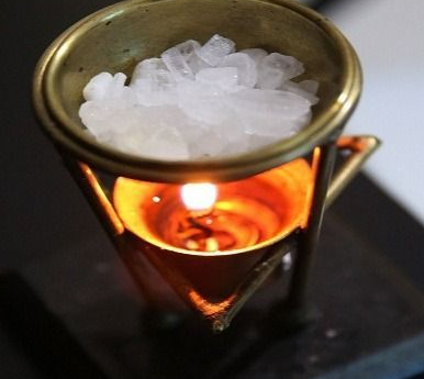 Burning camphur