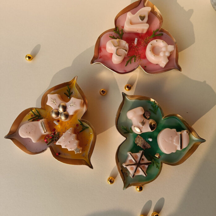 Urli with 3 Petals – Premium Aroma (Rose, Jaismine & Lavender) & Colour Combo Candle